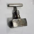 SKS 260 SS304 NEEDLE VALVE SCREWED END